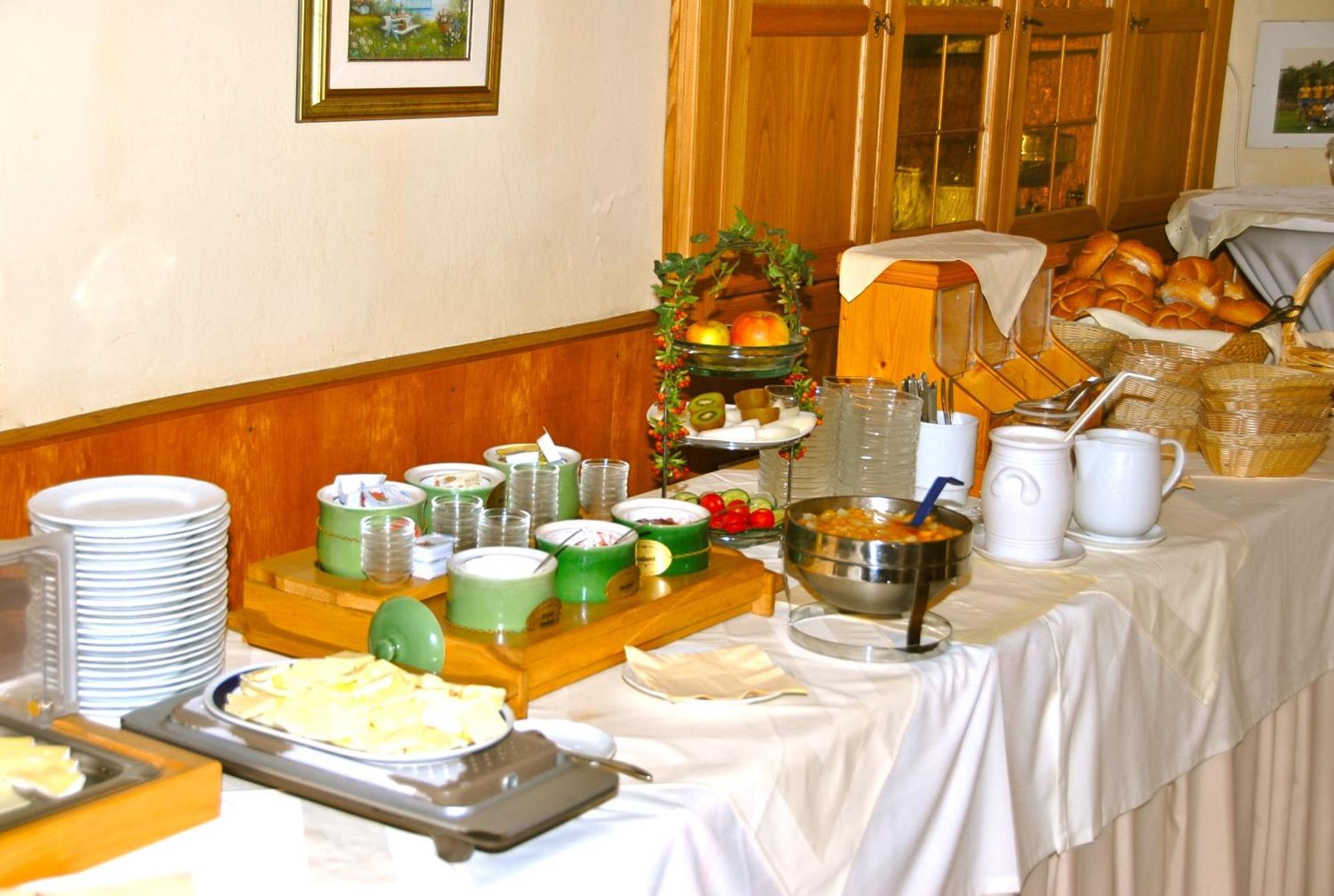 Hotel Velden Bacherlwirt Фельден-ам-Вёртер-Зе Экстерьер фото