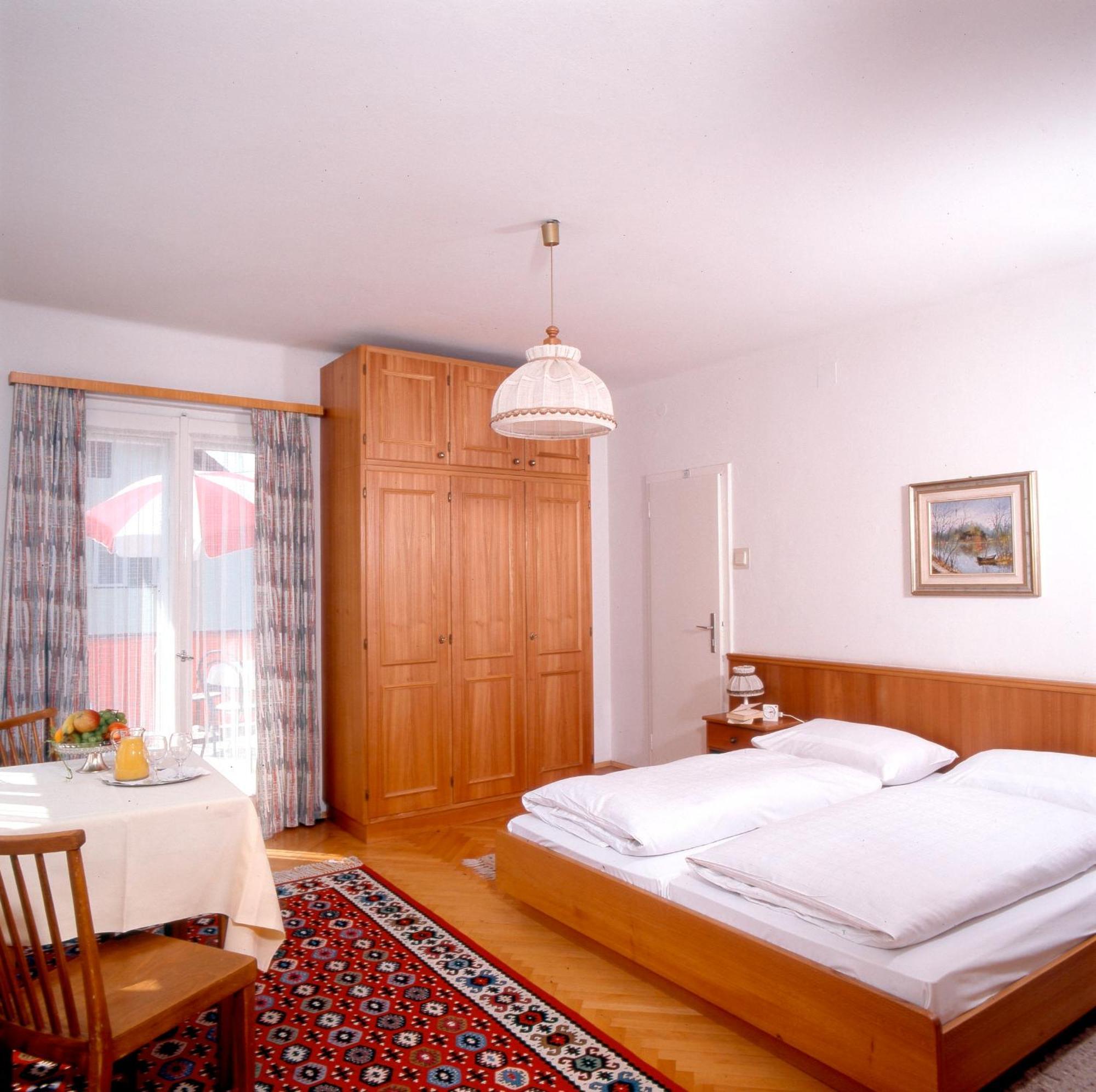 Hotel Velden Bacherlwirt Фельден-ам-Вёртер-Зе Экстерьер фото
