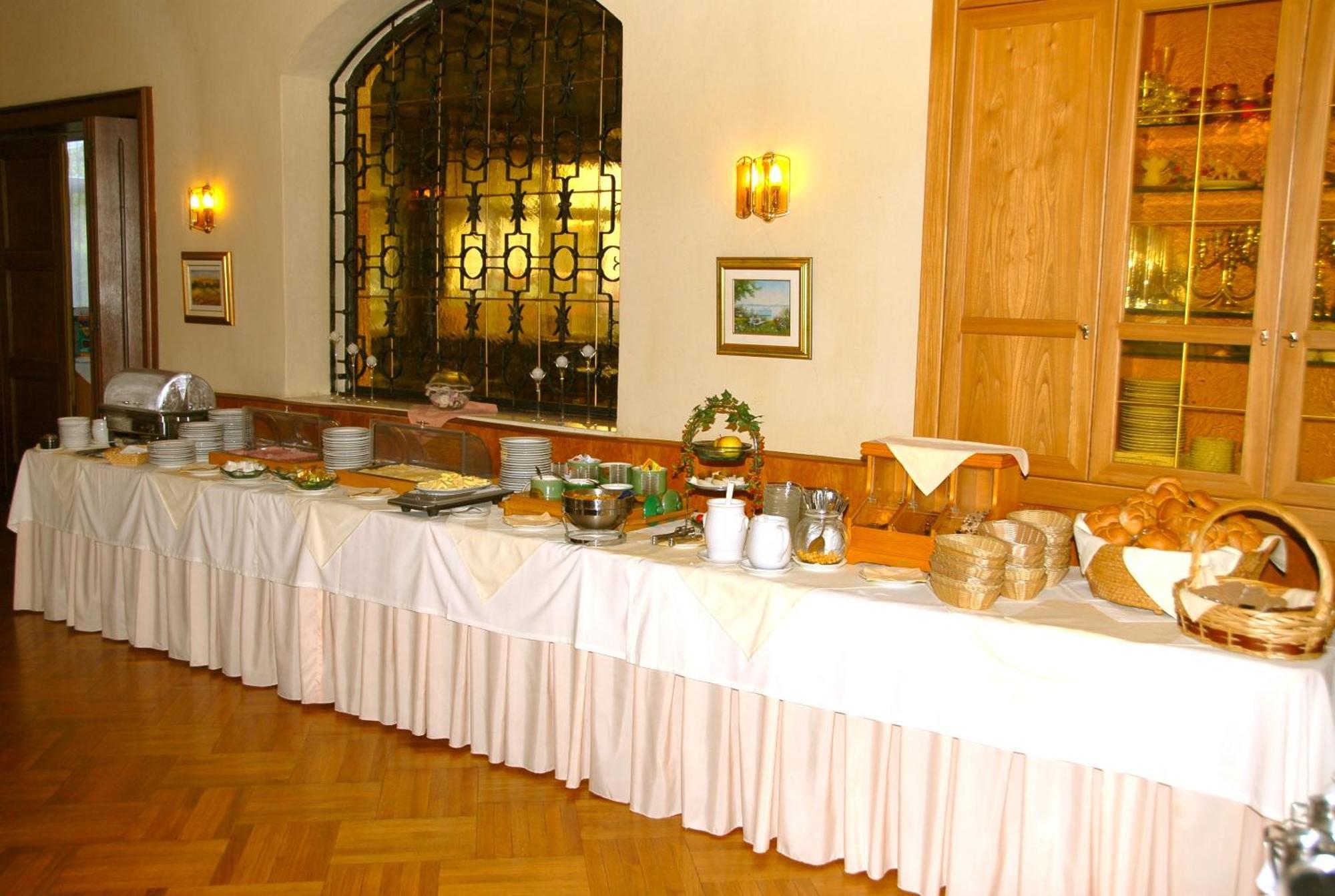 Hotel Velden Bacherlwirt Фельден-ам-Вёртер-Зе Экстерьер фото
